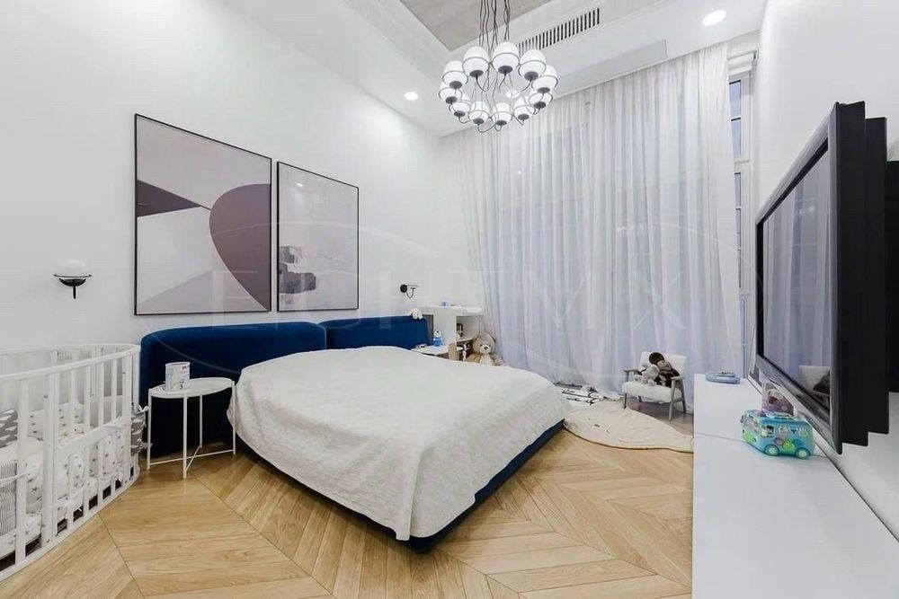 Многокомнатная квартира, 380 м²